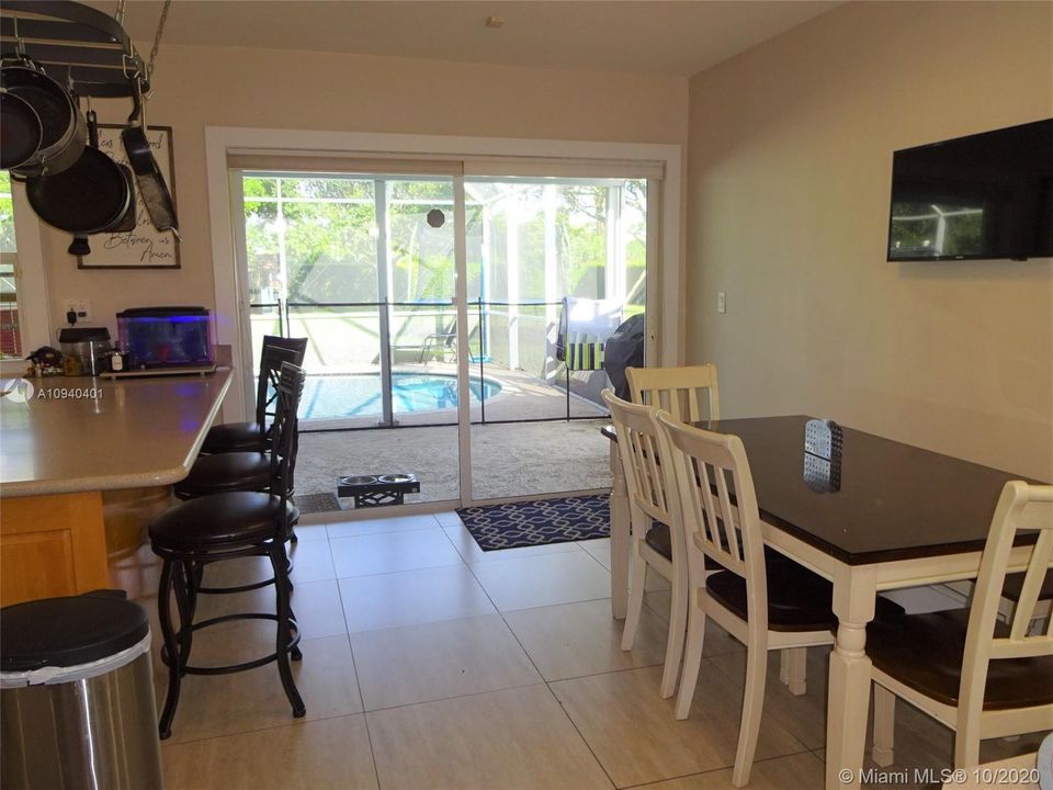 Vendido Recientemente: $538,000 (4 camas, 3 baños, 2152 Pies cuadrados)