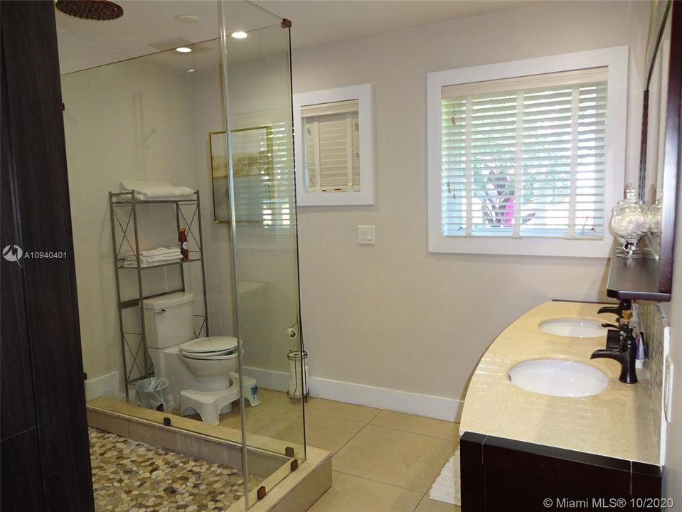Vendido Recientemente: $538,000 (4 camas, 3 baños, 2152 Pies cuadrados)