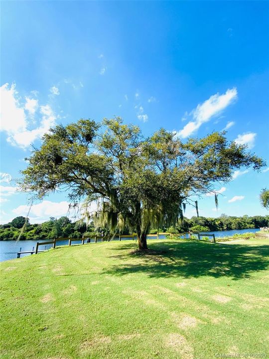 Recently Sold: $485,000 (4 beds, 2 baths, 2200 Square Feet)