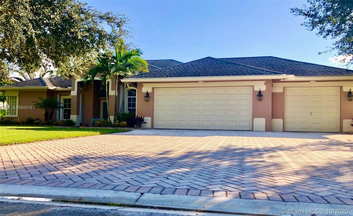 Recently Sold: $485,000 (4 beds, 2 baths, 2200 Square Feet)