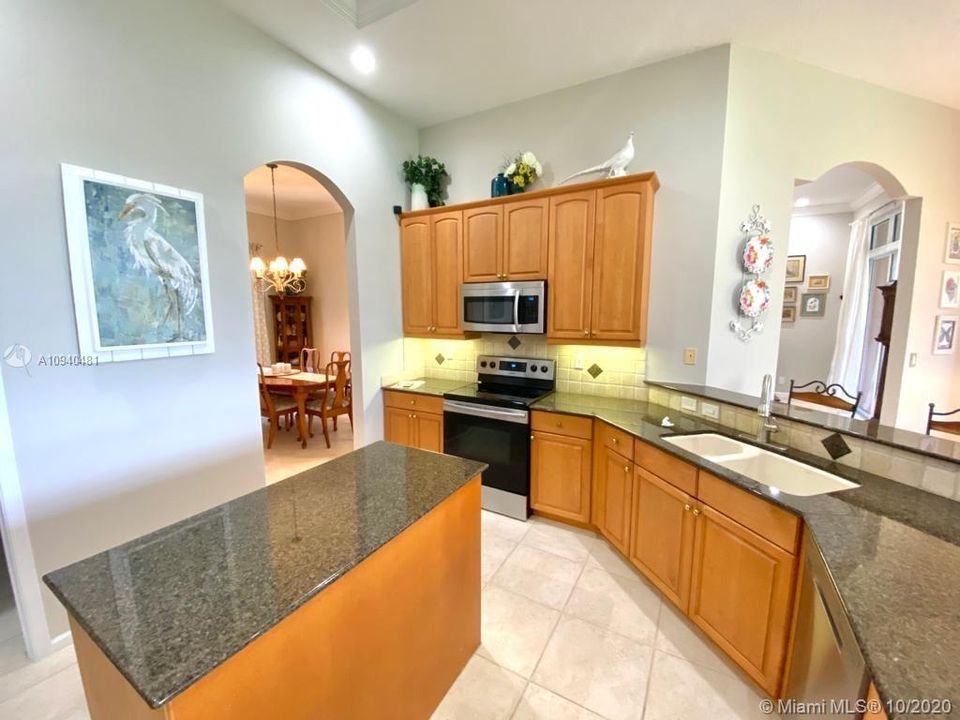 Recently Sold: $485,000 (4 beds, 2 baths, 2200 Square Feet)