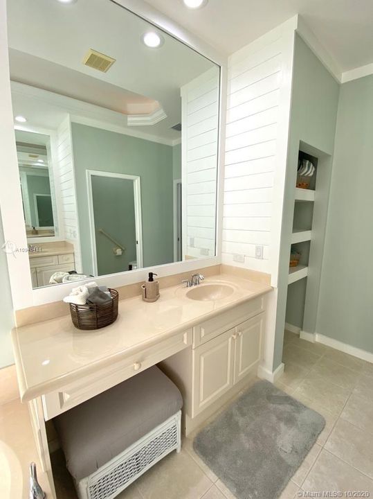 Recently Sold: $485,000 (4 beds, 2 baths, 2200 Square Feet)