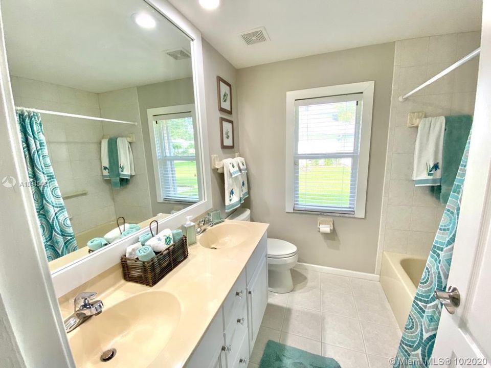 Recently Sold: $485,000 (4 beds, 2 baths, 2200 Square Feet)