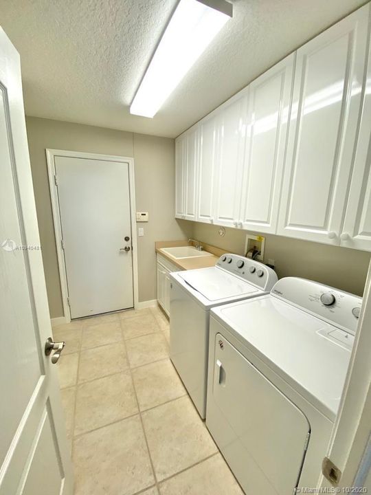 Recently Sold: $485,000 (4 beds, 2 baths, 2200 Square Feet)