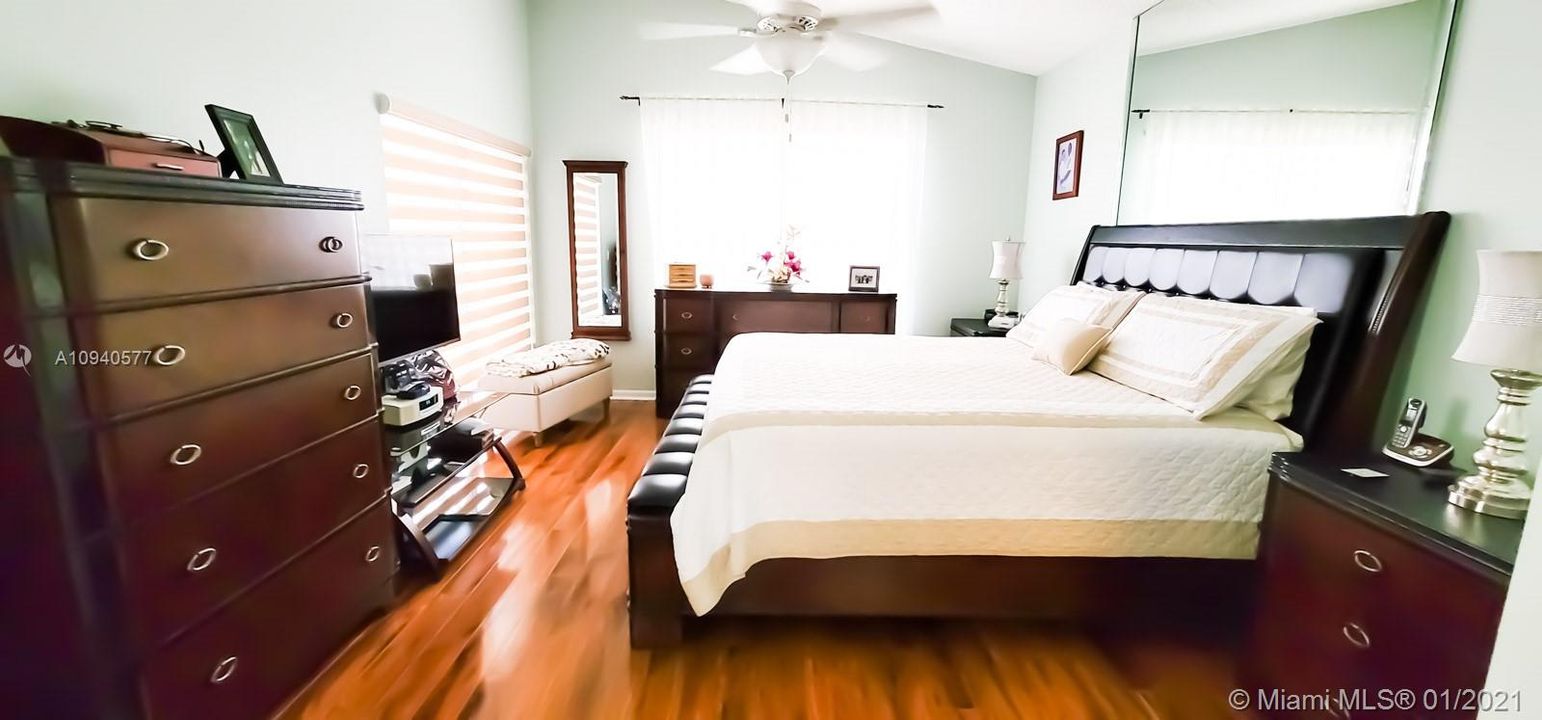 Recently Sold: $349,500 (3 beds, 2 baths, 1720 Square Feet)