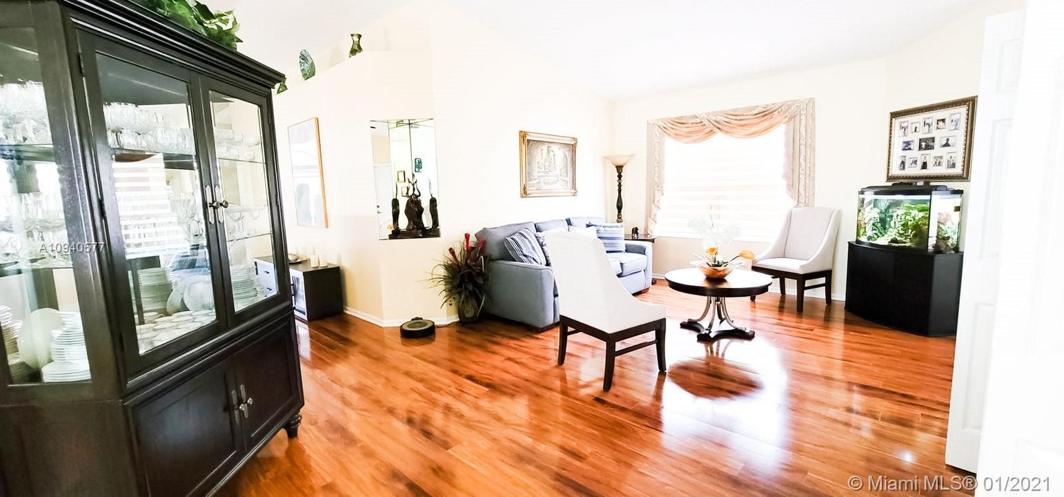 Recently Sold: $349,500 (3 beds, 2 baths, 1720 Square Feet)
