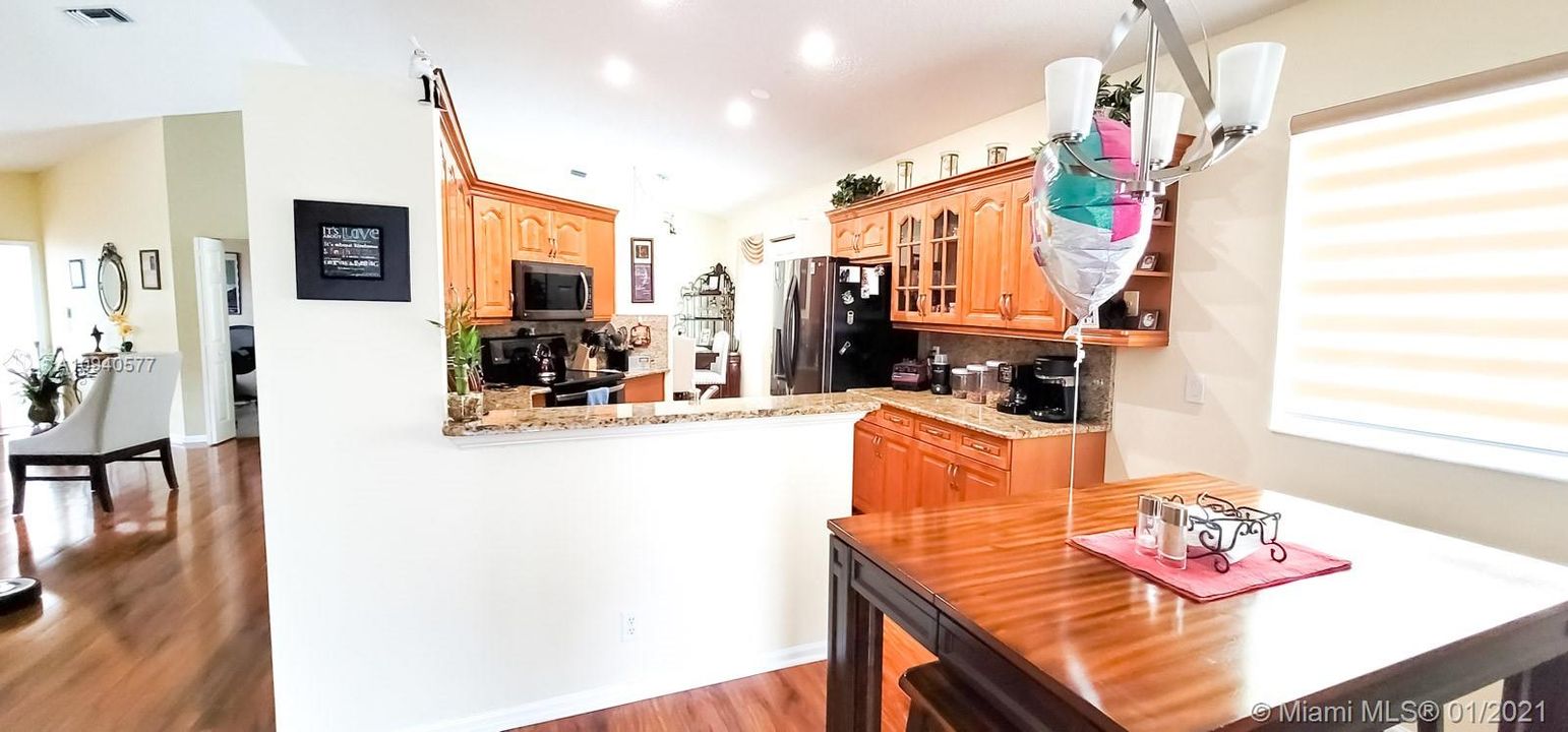 Recently Sold: $349,500 (3 beds, 2 baths, 1720 Square Feet)