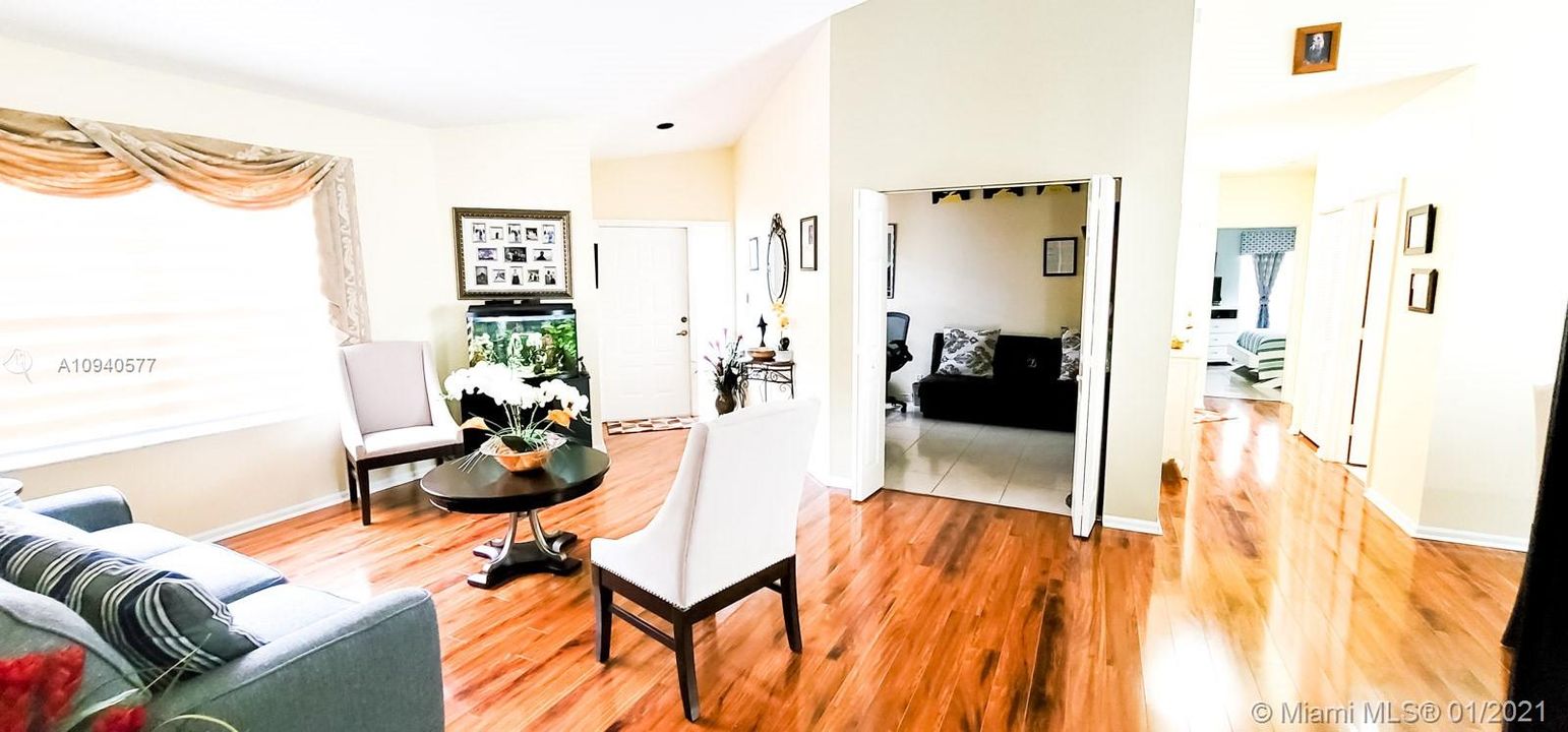 Recently Sold: $349,500 (3 beds, 2 baths, 1720 Square Feet)