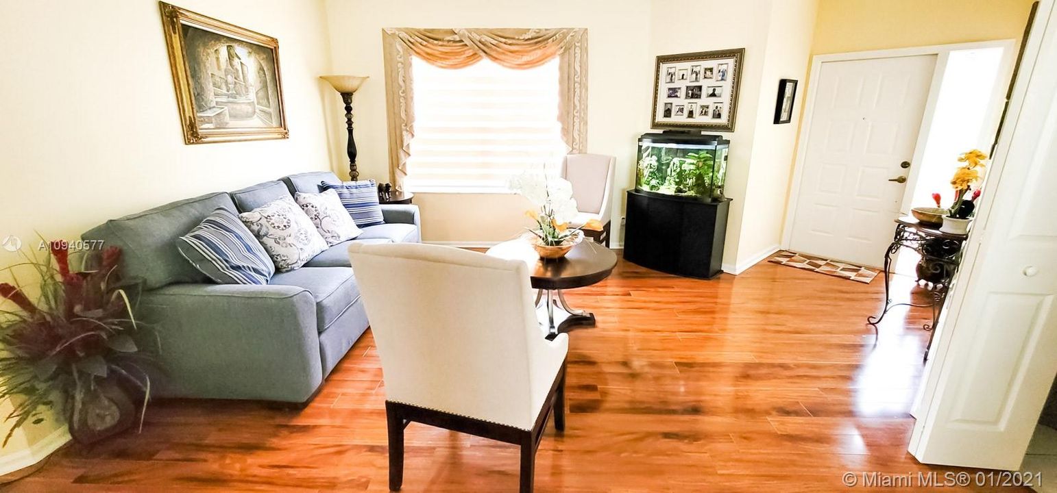 Recently Sold: $349,500 (3 beds, 2 baths, 1720 Square Feet)