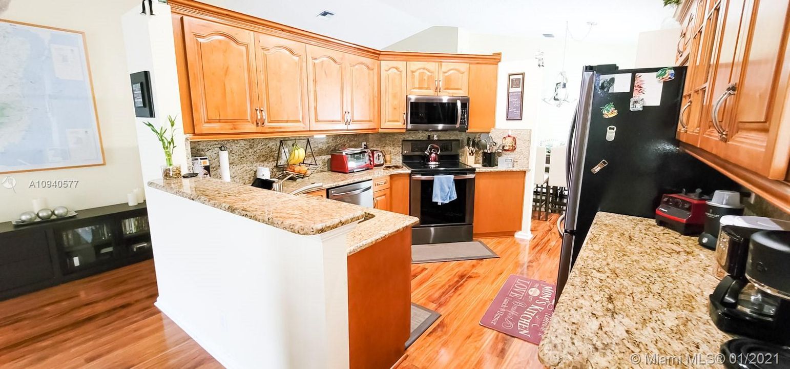 Recently Sold: $349,500 (3 beds, 2 baths, 1720 Square Feet)
