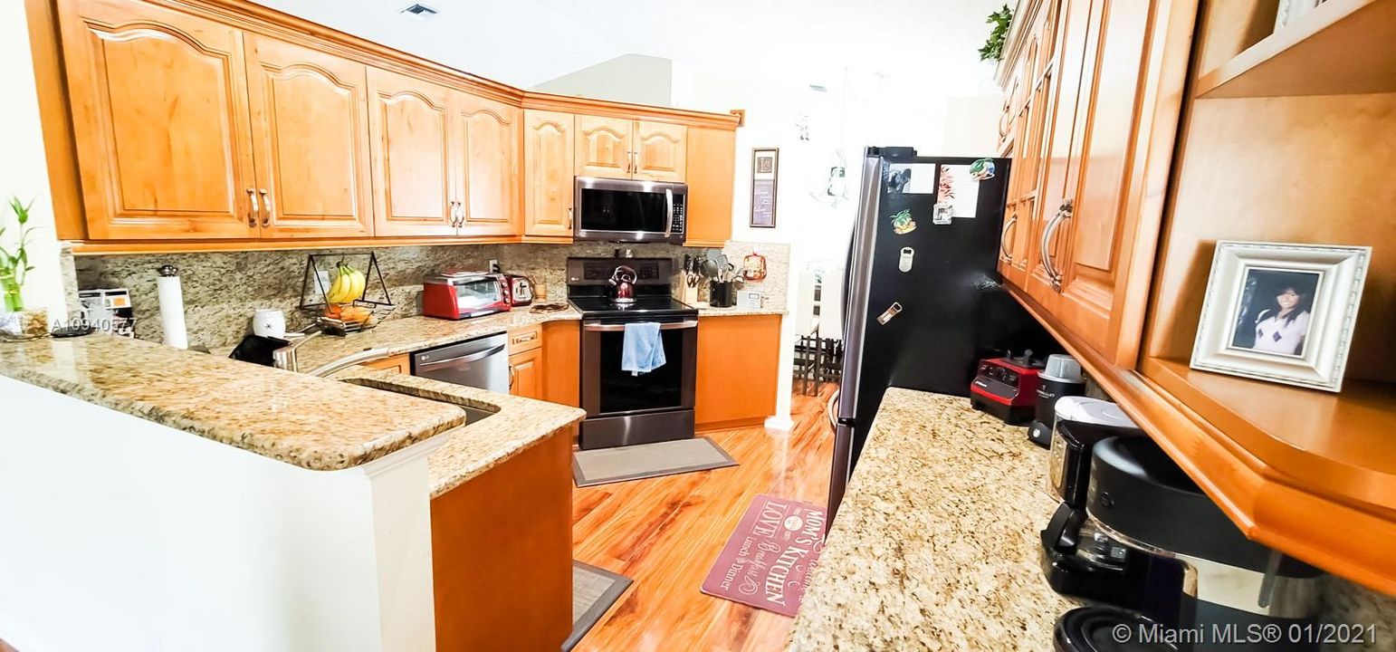 Recently Sold: $349,500 (3 beds, 2 baths, 1720 Square Feet)
