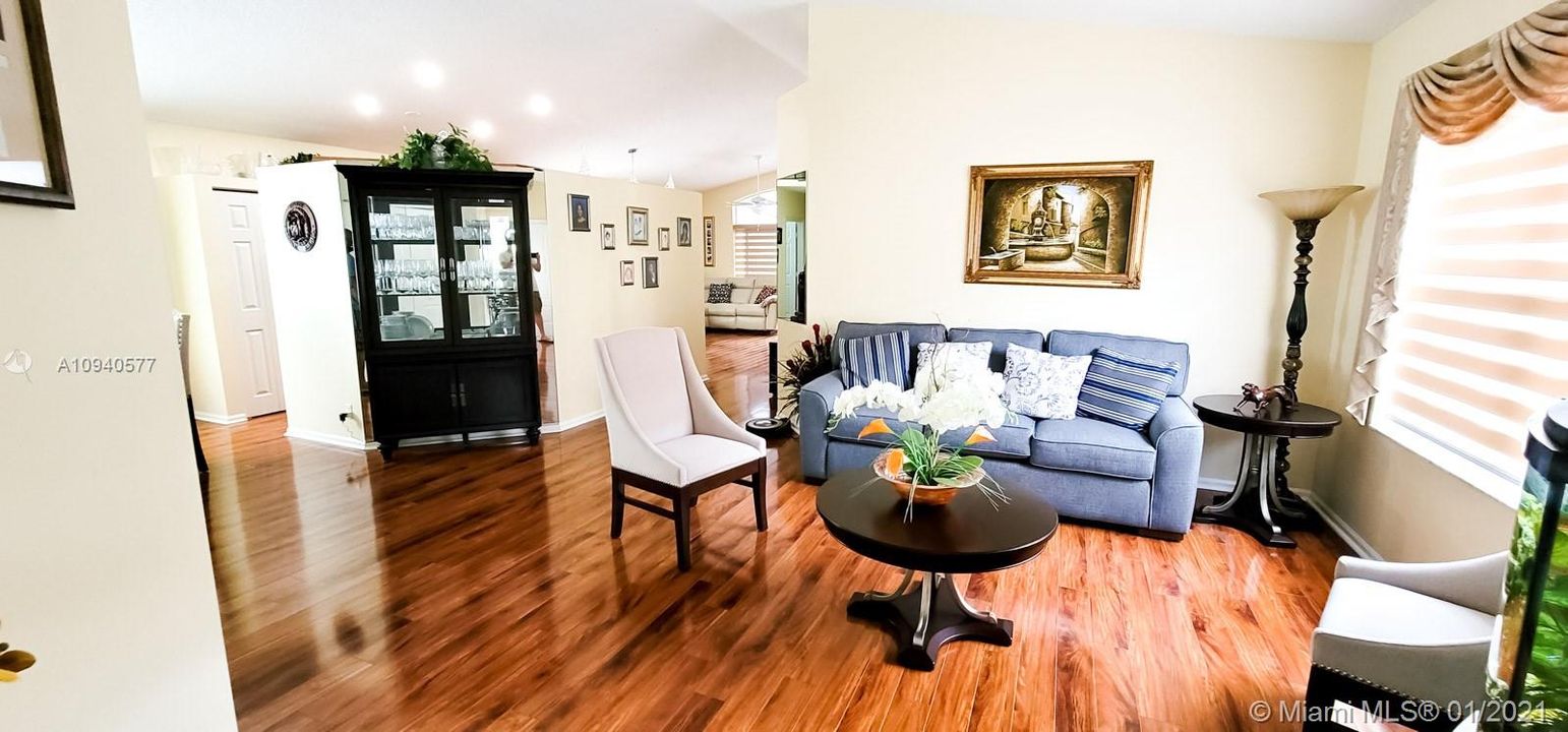 Recently Sold: $349,500 (3 beds, 2 baths, 1720 Square Feet)