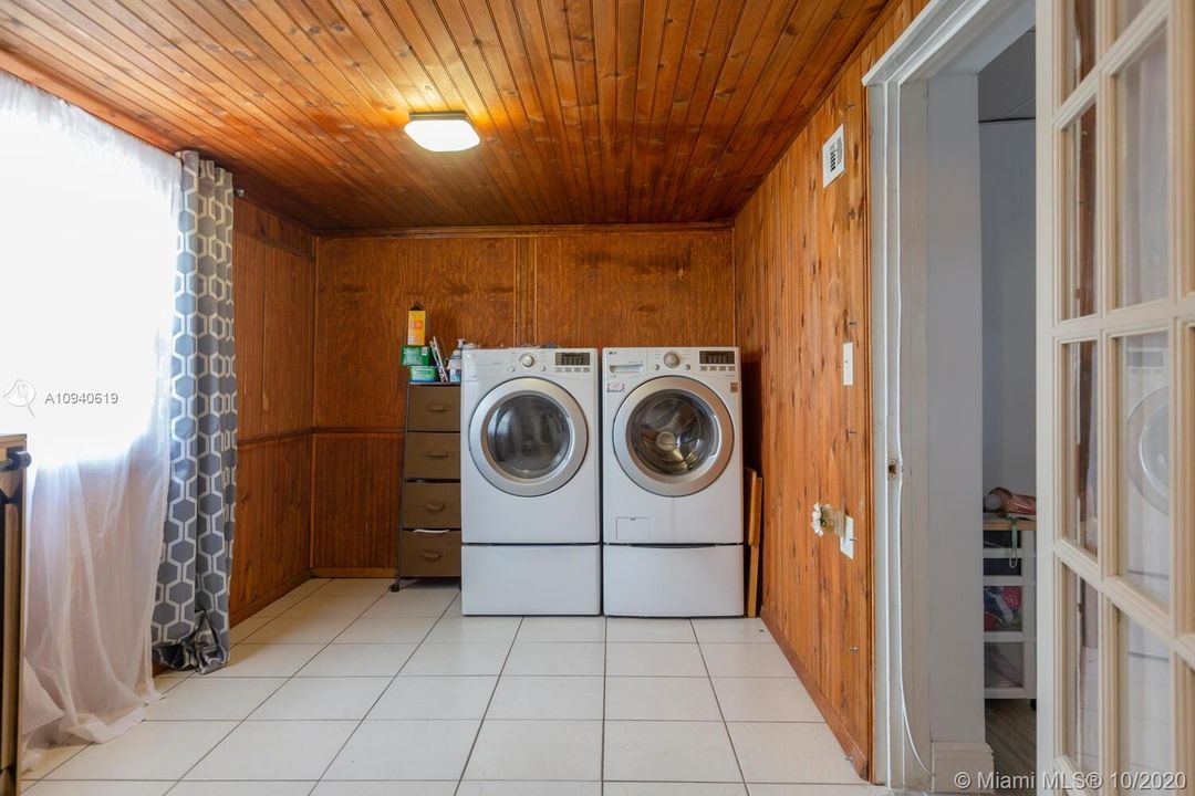 Недавно продано: $389,900 (3 спален, 2 ванн, 1320 Квадратных фут)