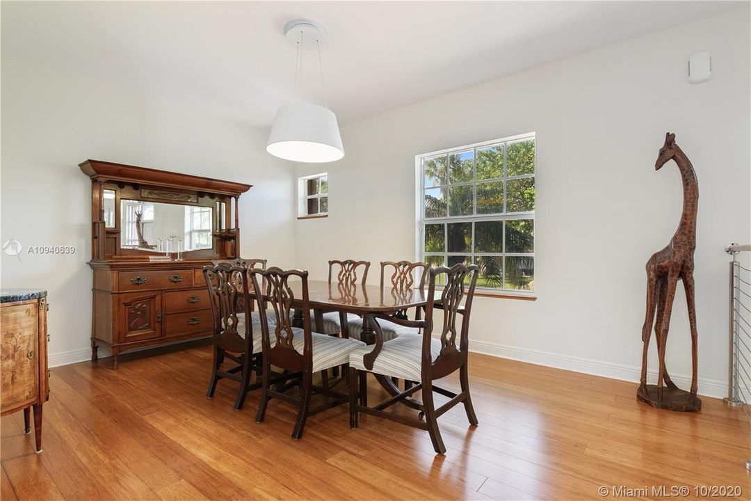 Recently Sold: $2,390,000 (6 beds, 5 baths, 3903 Square Feet)