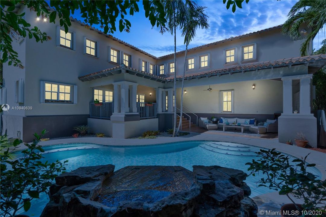Recently Sold: $2,390,000 (6 beds, 5 baths, 3903 Square Feet)