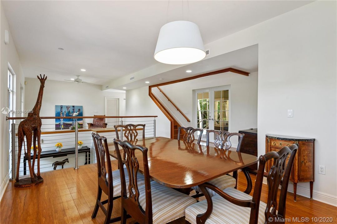 Recently Sold: $2,390,000 (6 beds, 5 baths, 3903 Square Feet)