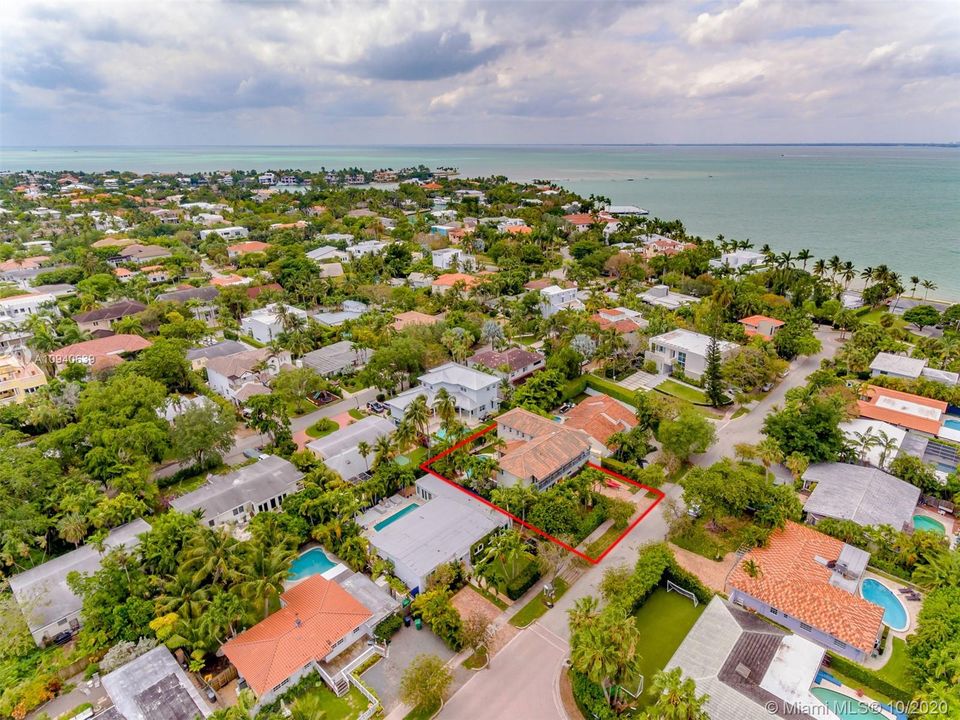 Recently Sold: $2,390,000 (6 beds, 5 baths, 3903 Square Feet)