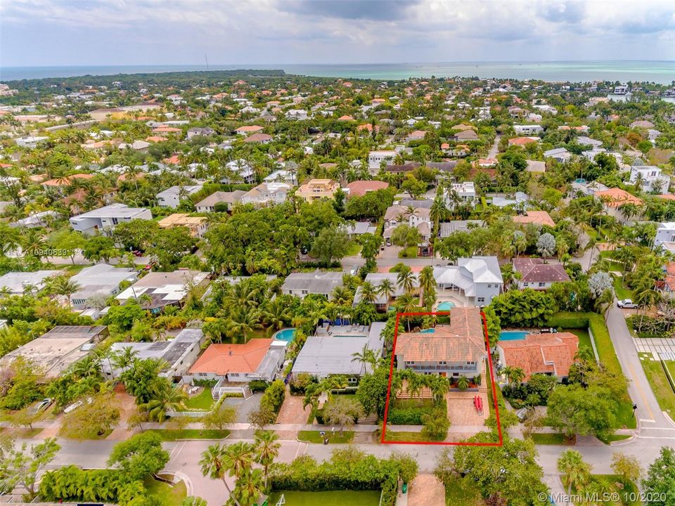 Recently Sold: $2,390,000 (6 beds, 5 baths, 3903 Square Feet)