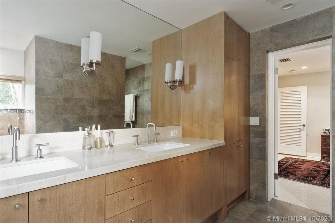 Vendido Recientemente: $625,000 (2 camas, 2 baños, 1620 Pies cuadrados)