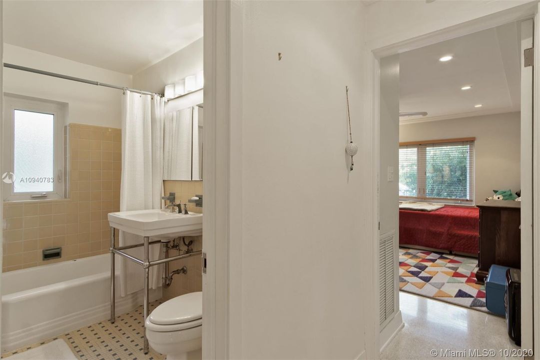 Vendido Recientemente: $625,000 (2 camas, 2 baños, 1620 Pies cuadrados)