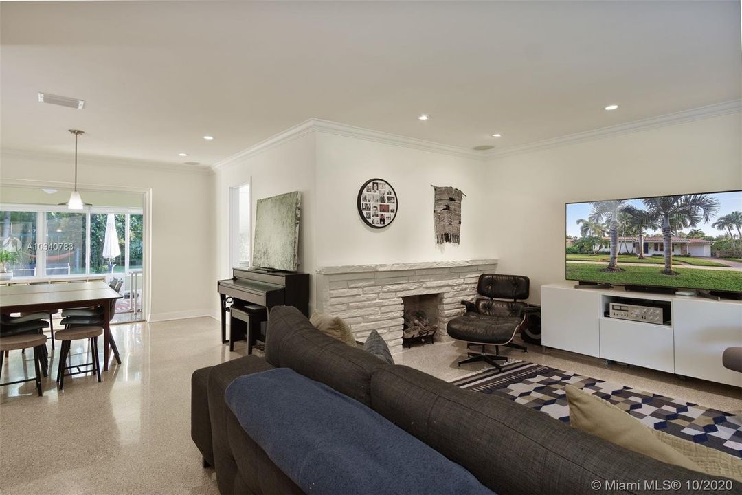 Vendido Recientemente: $625,000 (2 camas, 2 baños, 1620 Pies cuadrados)