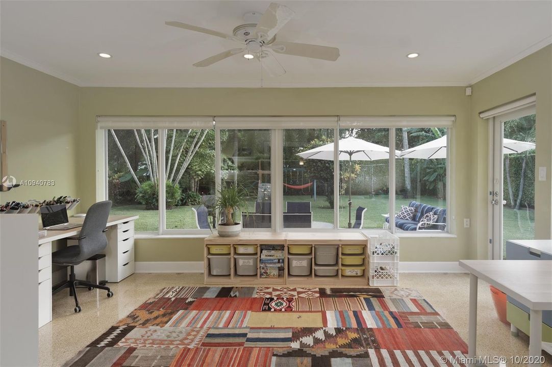 Vendido Recientemente: $625,000 (2 camas, 2 baños, 1620 Pies cuadrados)