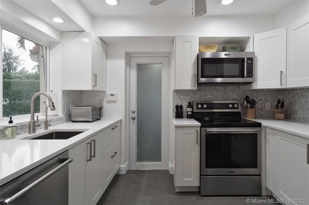 Vendido Recientemente: $625,000 (2 camas, 2 baños, 1620 Pies cuadrados)