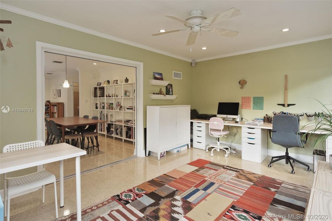 Vendido Recientemente: $625,000 (2 camas, 2 baños, 1620 Pies cuadrados)
