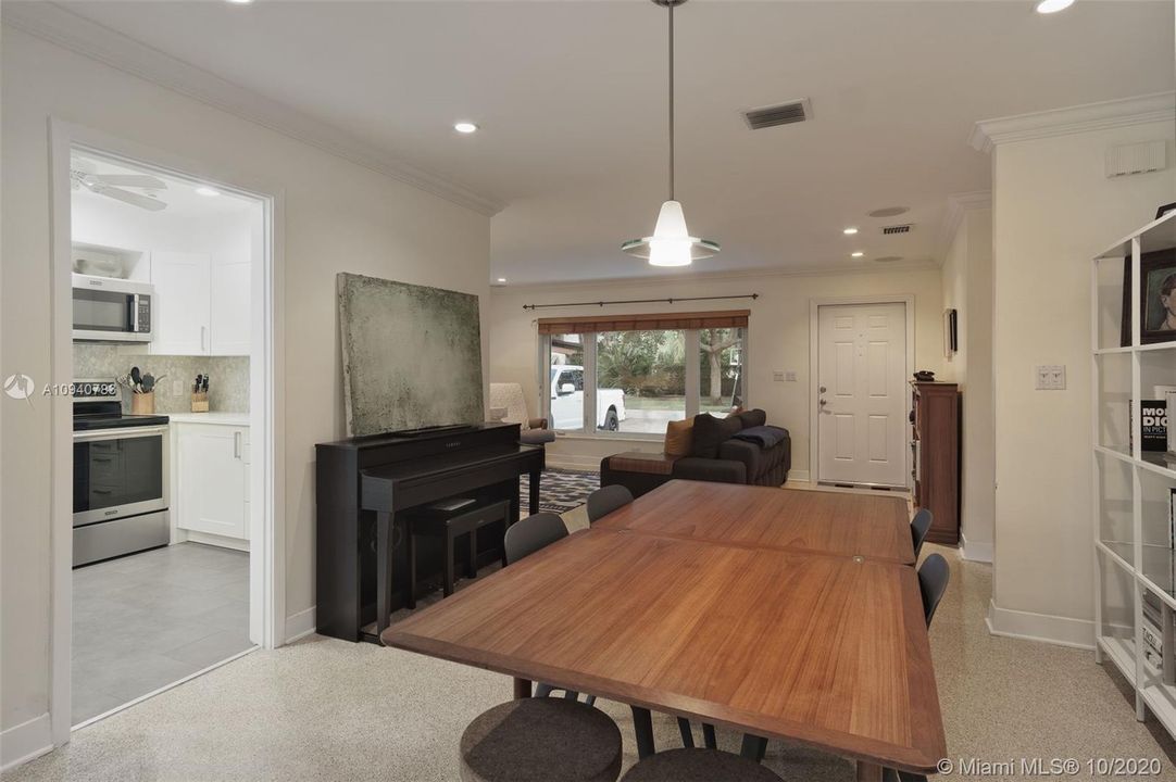 Vendido Recientemente: $625,000 (2 camas, 2 baños, 1620 Pies cuadrados)