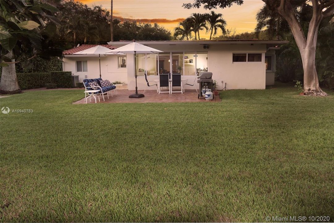 Vendido Recientemente: $625,000 (2 camas, 2 baños, 1620 Pies cuadrados)