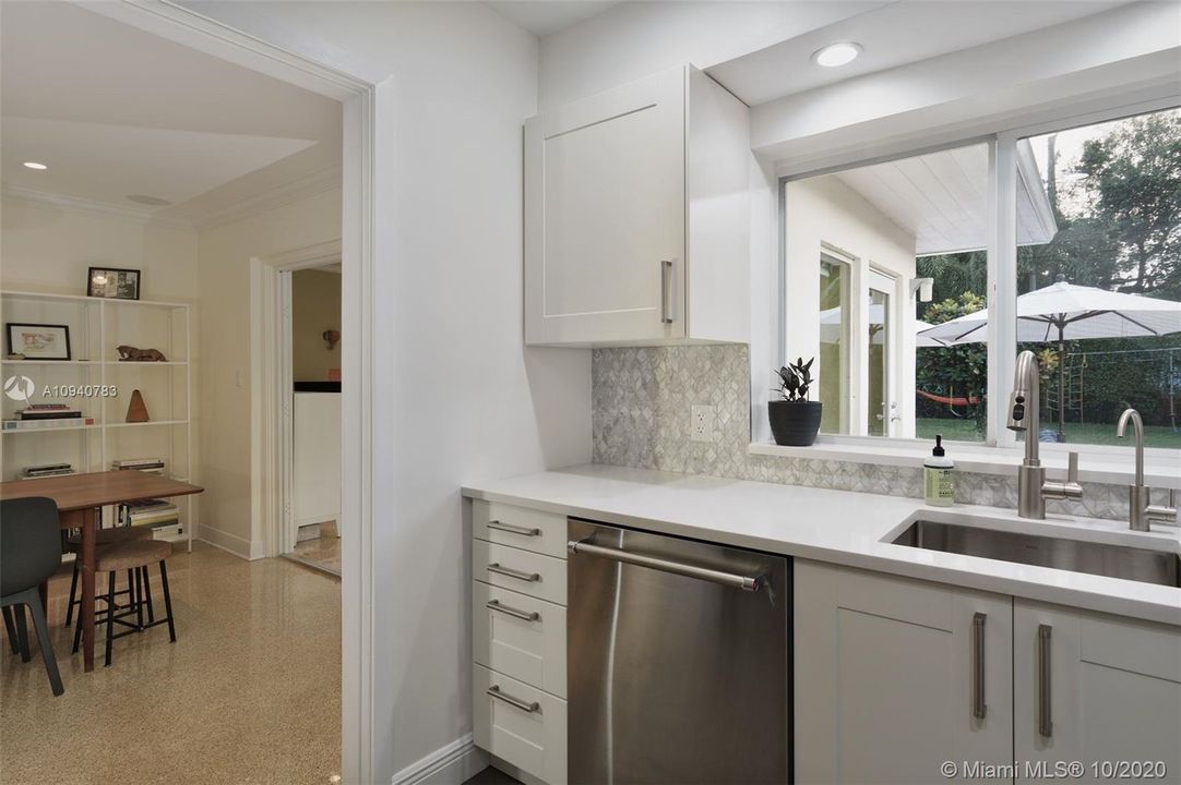 Vendido Recientemente: $625,000 (2 camas, 2 baños, 1620 Pies cuadrados)