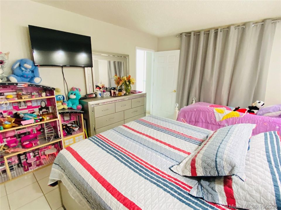Recently Sold: $179,000 (2 beds, 2 baths, 910 Square Feet)