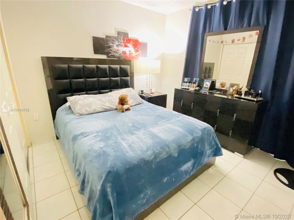 Recently Sold: $179,000 (2 beds, 2 baths, 910 Square Feet)