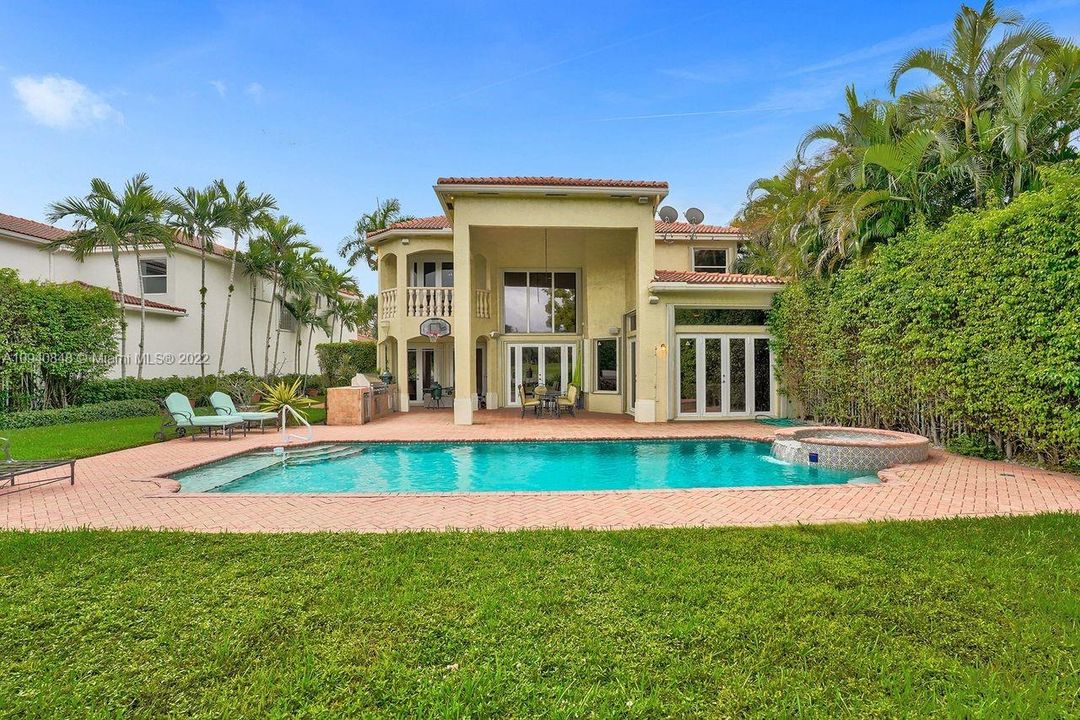 Recently Sold: $2,500,000 (5 beds, 5 baths, 4220 Square Feet)
