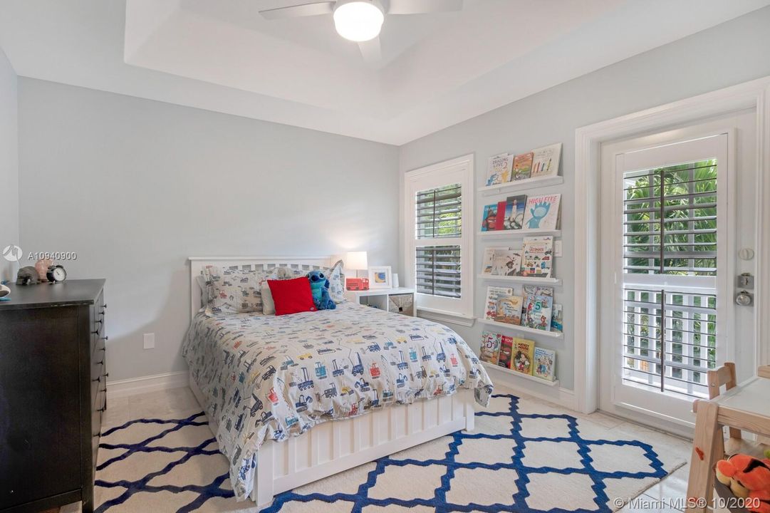 Recently Sold: $1,245,000 (4 beds, 3 baths, 3052 Square Feet)
