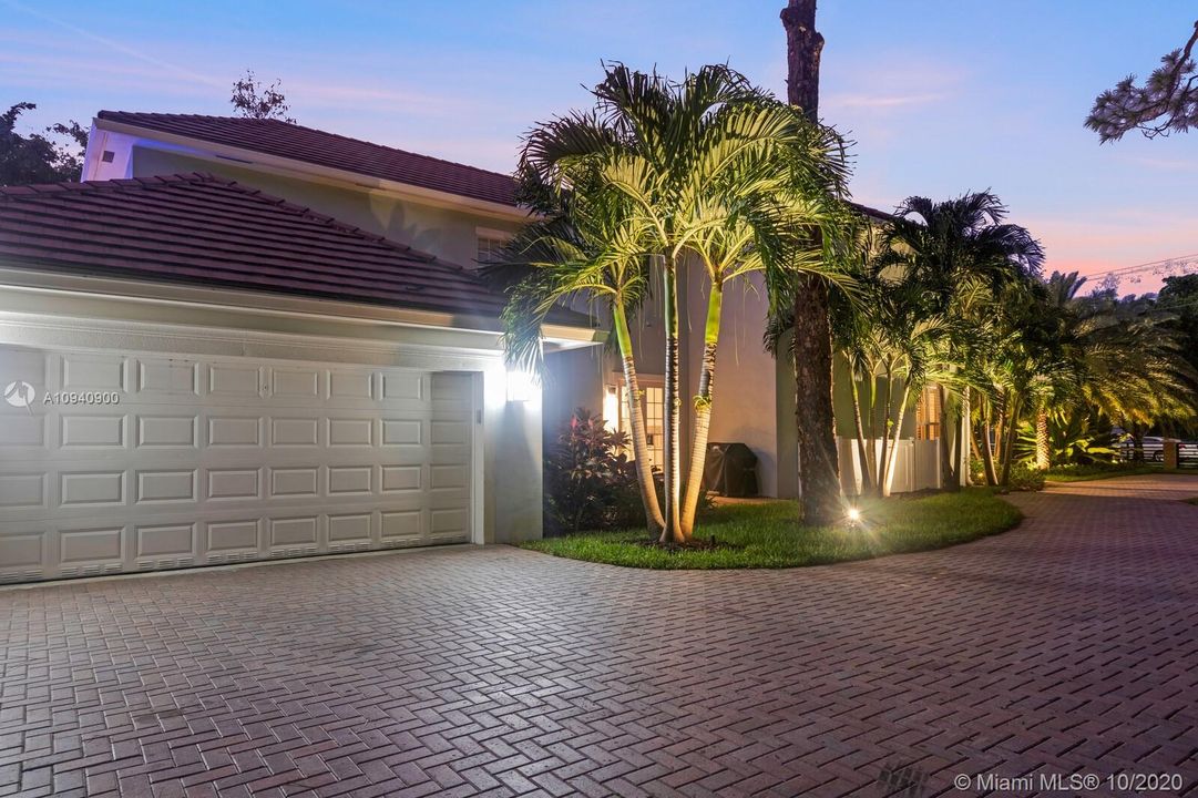 Recently Sold: $1,245,000 (4 beds, 3 baths, 3052 Square Feet)