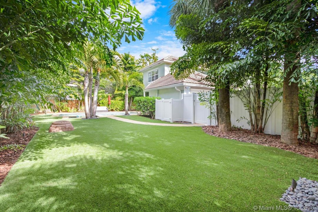 Recently Sold: $1,245,000 (4 beds, 3 baths, 3052 Square Feet)