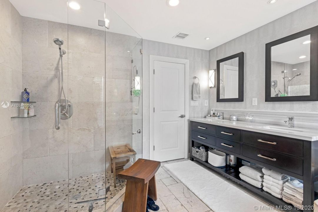 Recently Sold: $1,245,000 (4 beds, 3 baths, 3052 Square Feet)