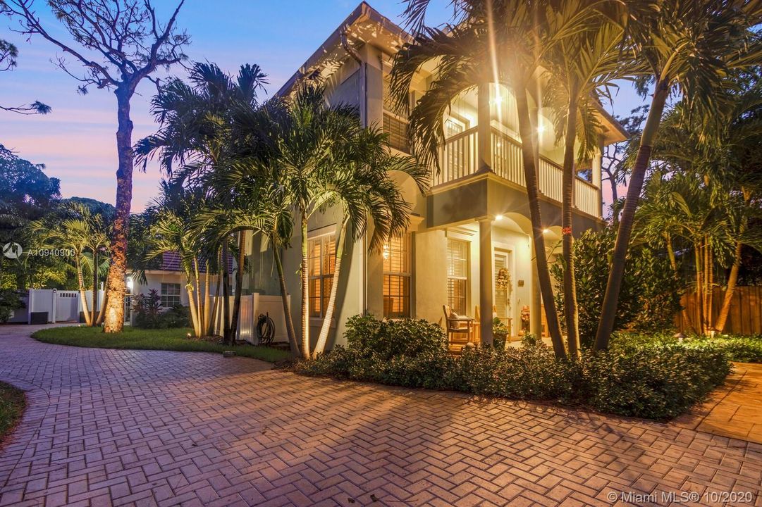 Recently Sold: $1,245,000 (4 beds, 3 baths, 3052 Square Feet)