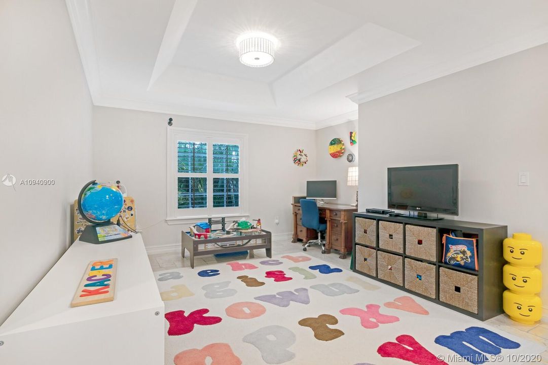 Recently Sold: $1,245,000 (4 beds, 3 baths, 3052 Square Feet)