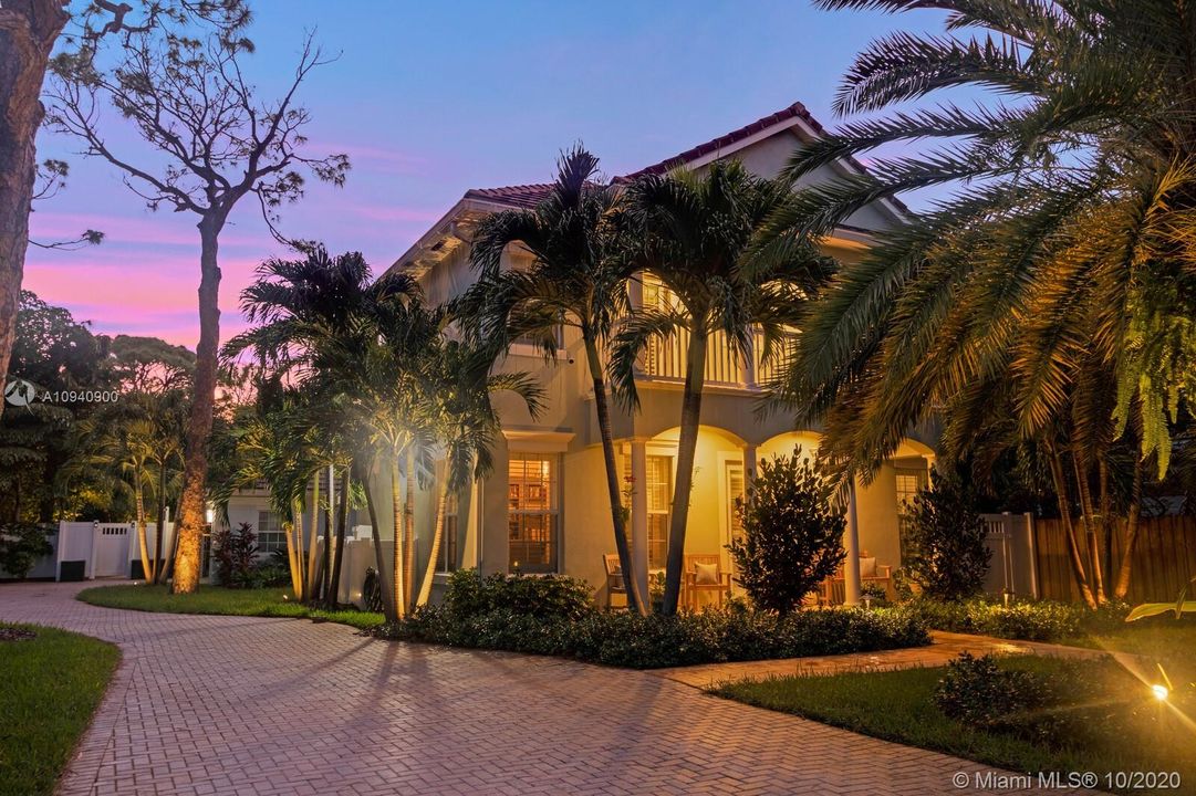 Recently Sold: $1,245,000 (4 beds, 3 baths, 3052 Square Feet)