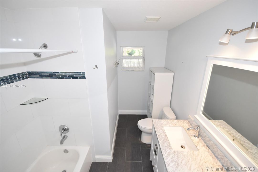 Renovated Hall Bathroom with Shower/Tub Combo