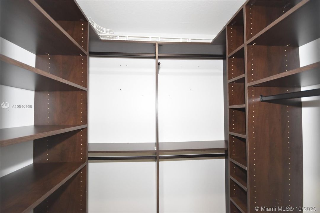 2nd Bedroom Built in Walk in closet