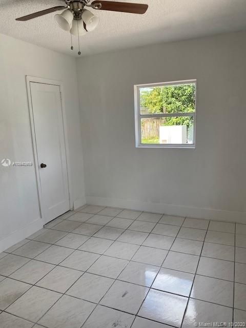 Recently Rented: $1,750 (3 beds, 1 baths, 1300 Square Feet)