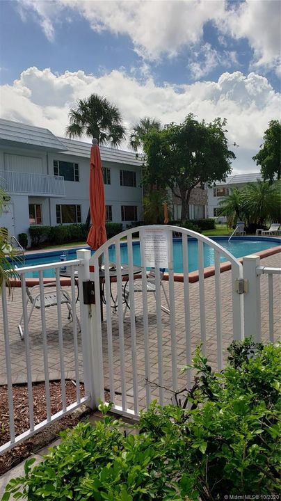 POOLSIDE GATE AREA