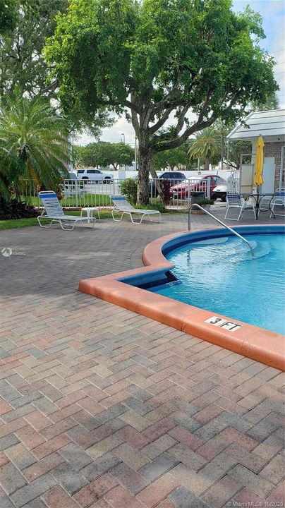 POOLSIDE SITTING AREA