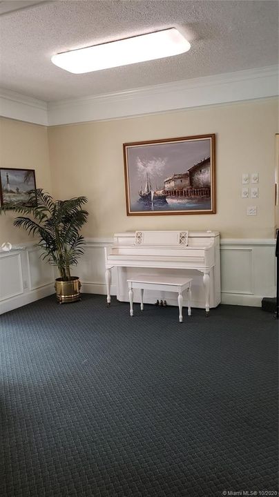 CLUBHOUSE PIANO AREA