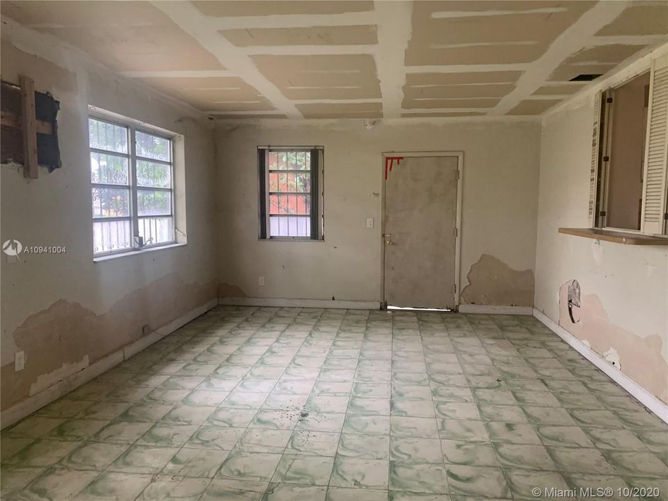 Recently Sold: $230,000 (3 beds, 1 baths, 1545 Square Feet)