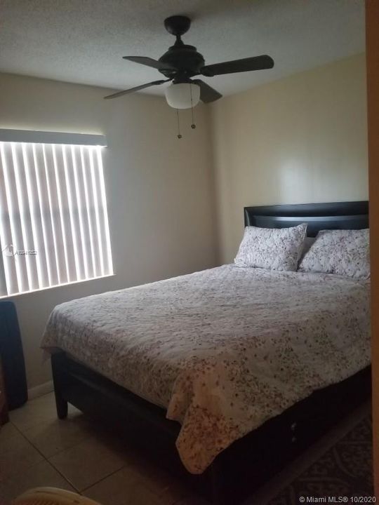 Vendido Recientemente: $275,000 (3 camas, 2 baños, 1377 Pies cuadrados)
