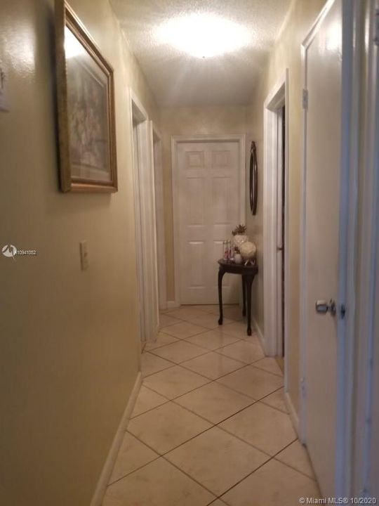 Vendido Recientemente: $275,000 (3 camas, 2 baños, 1377 Pies cuadrados)